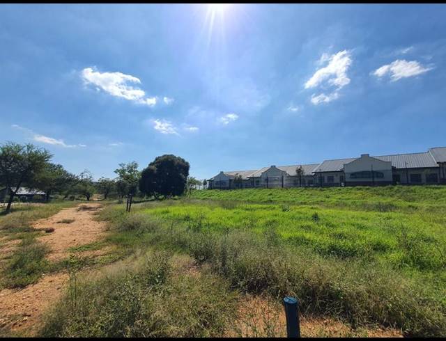 LAND FOR SALE IN HELDERFONTEIN ESTATE